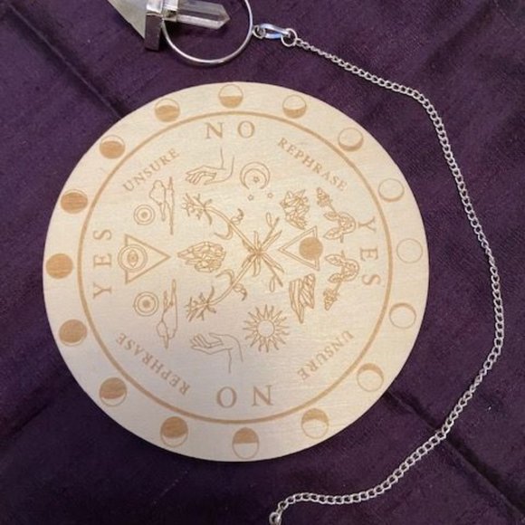 🌜 Clear Quartz Pendulum & Pendulum Board 🌛 - Picture 3 of 10